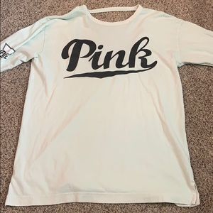 pink t shirt
